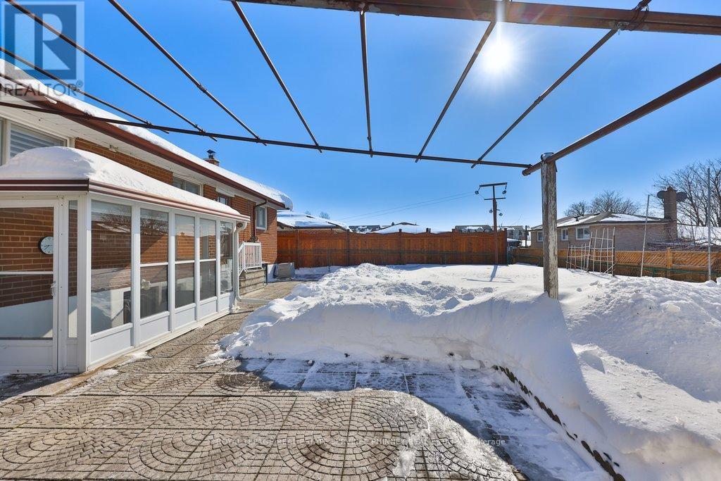 












7 ROSEGLEN CRESCENT

,
Toronto,




Ontario
M3N1G7

