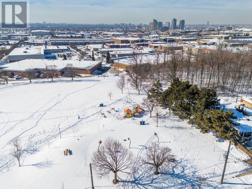 












7 ROSEGLEN CRESCENT

,
Toronto,




Ontario
M3N1G7

