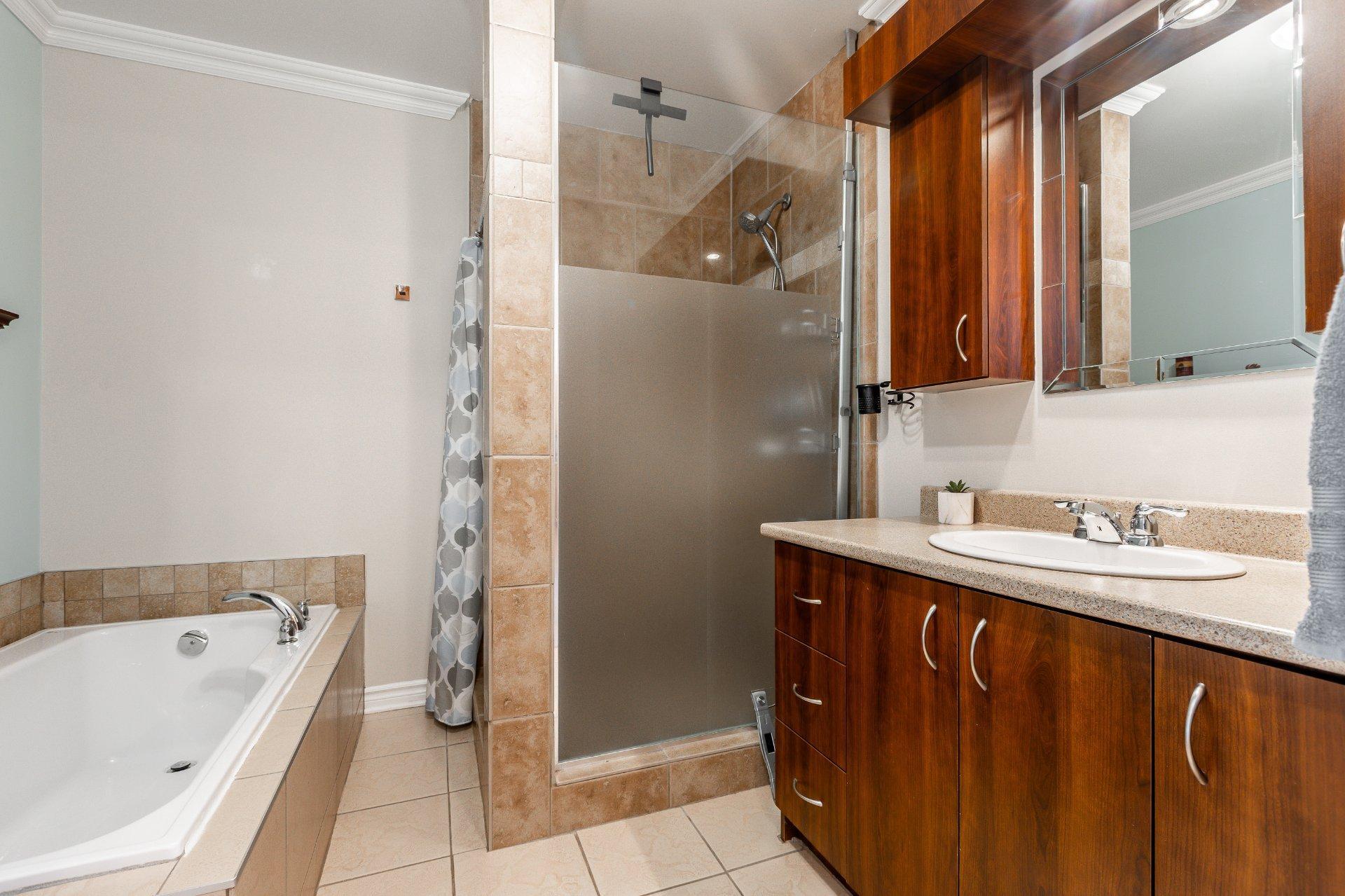 









819


Boul. le Bourg-Neuf

, 101,
Repentigny (Le Gardeur),




QC
J5Z0A3

