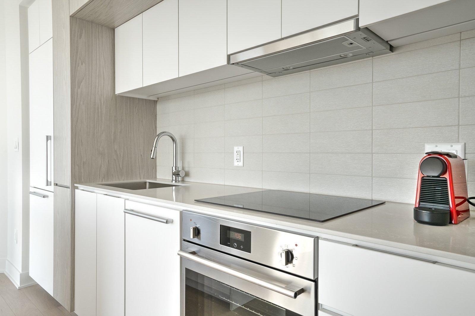 









1288


Rue St-Antoine O.

, 1110,
Montréal (Ville-Marie),




QC
H3C0X6

