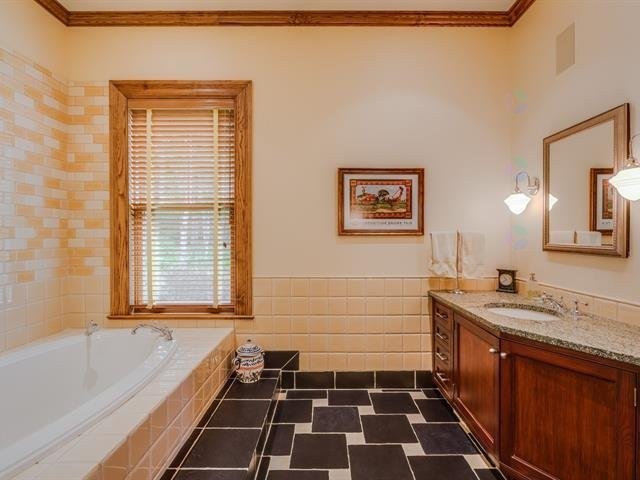 









199


Ch. du Mont-Écho

,
Lac-Brome,




QC
J0E1V0

