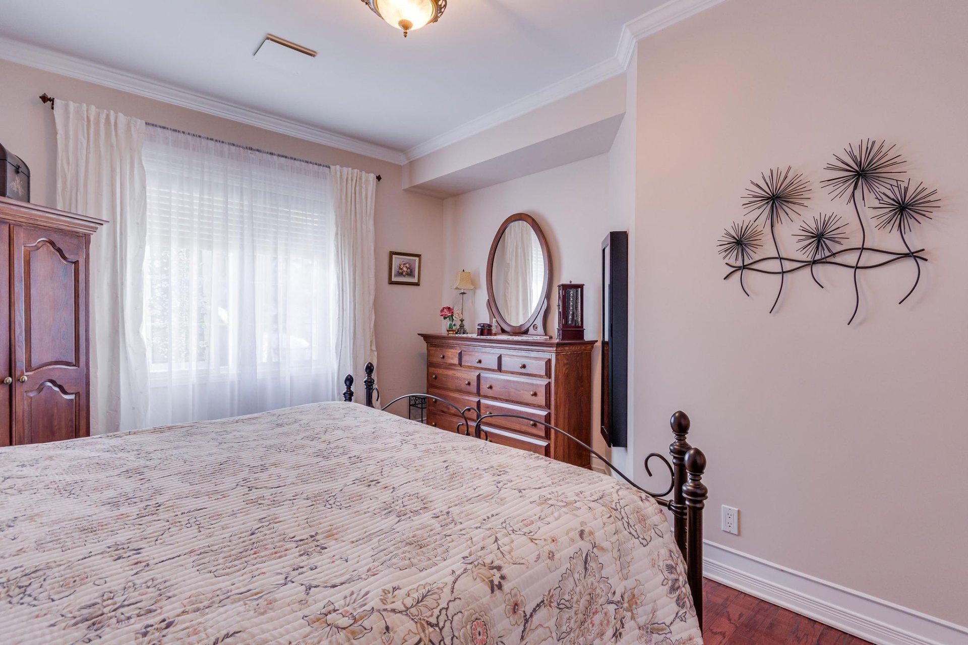 









556


Boul. de l'Hôpital

, 105,
Gatineau (Gatineau),




QC
J8V4C3

