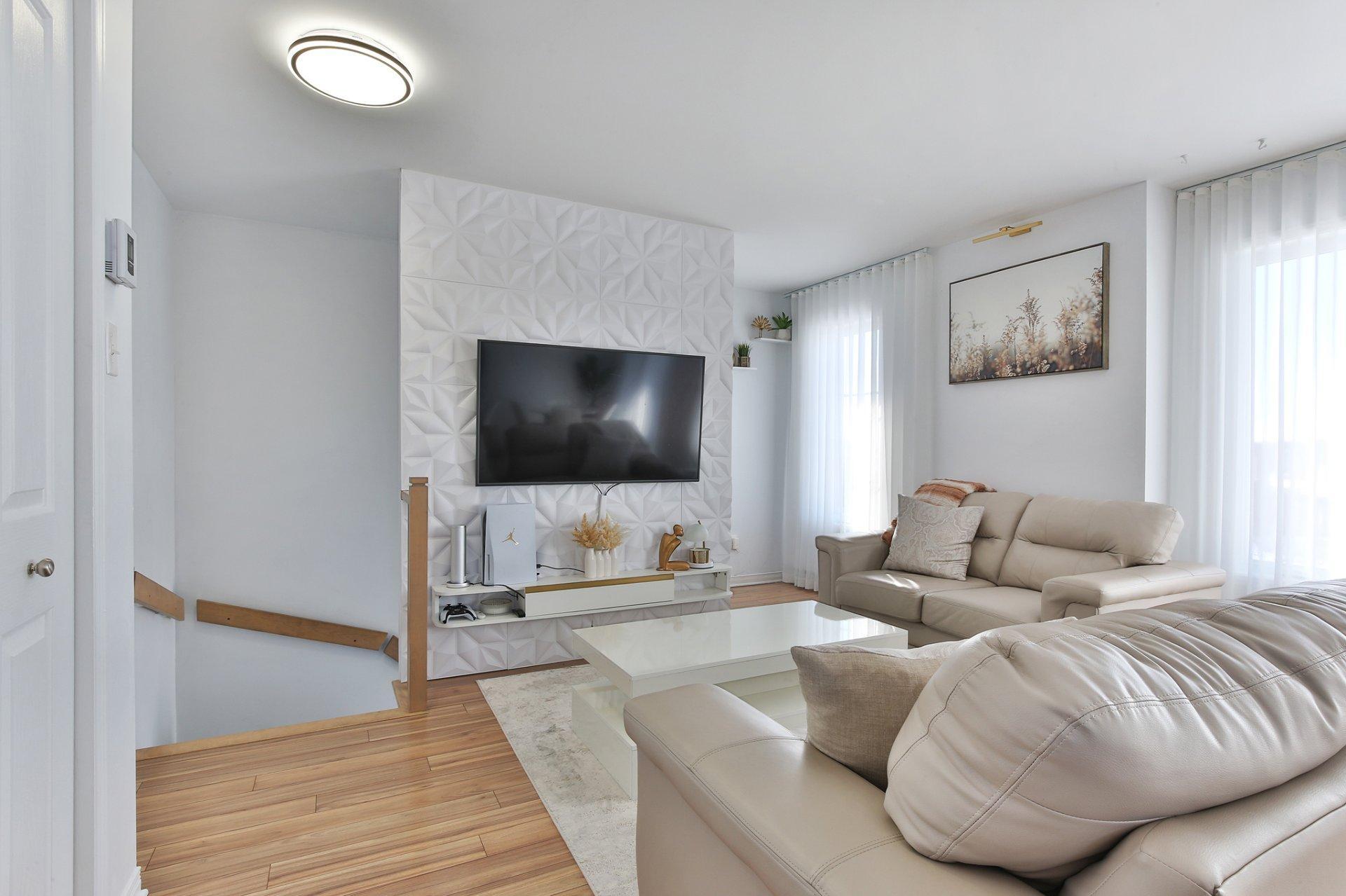 









2917


Rue des Galets

,
Carignan,




QC
J3L0V1

