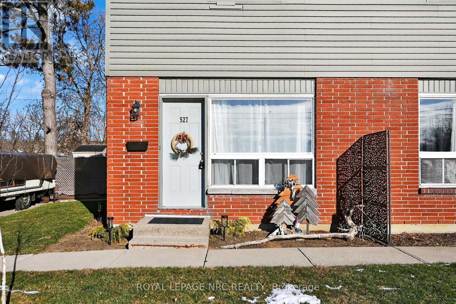 












527 MAIN STREET E

,
Haldimand,




Ontario
N1A2Y5

