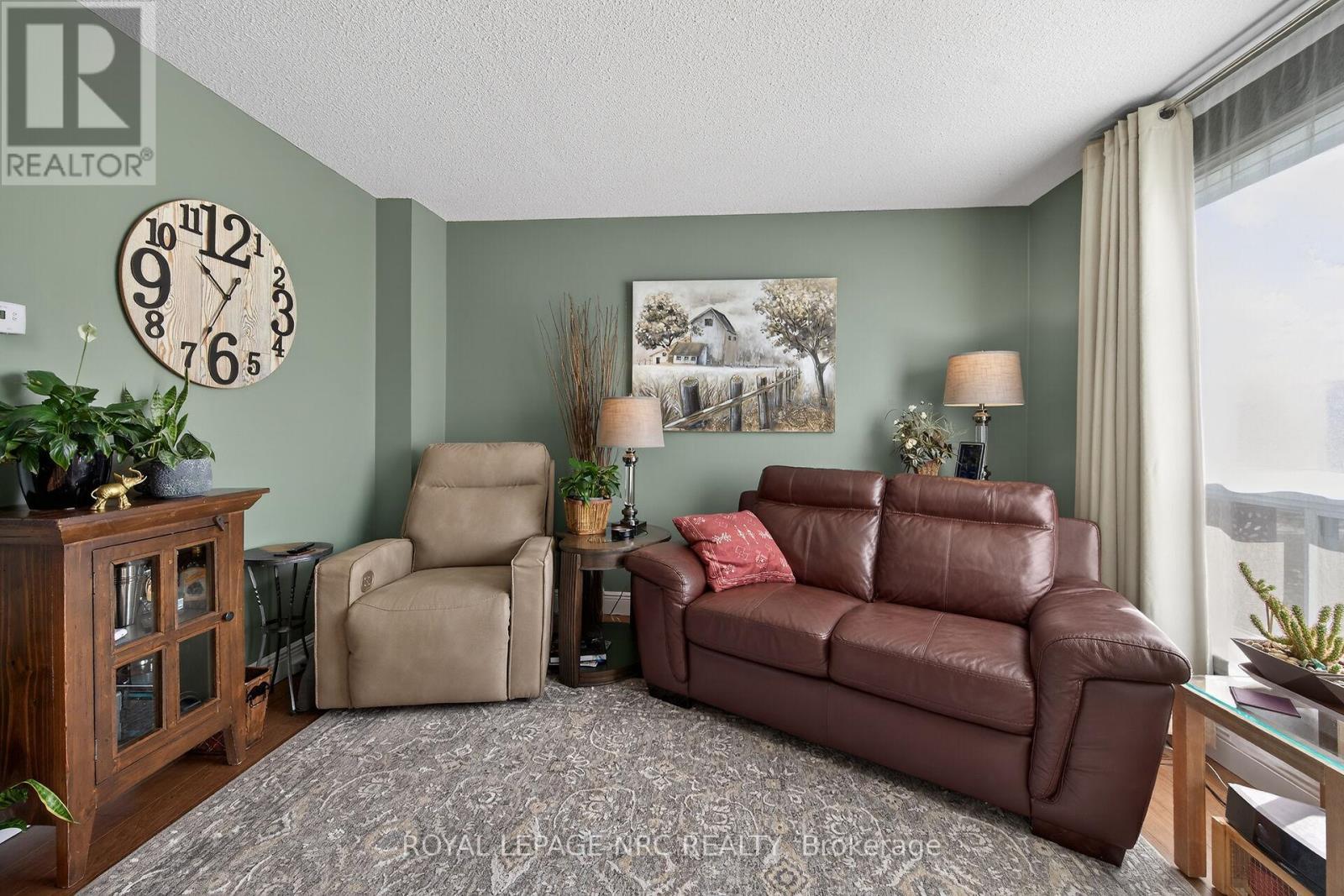 












527 MAIN STREET E

,
Haldimand,




Ontario
N1A2Y5

