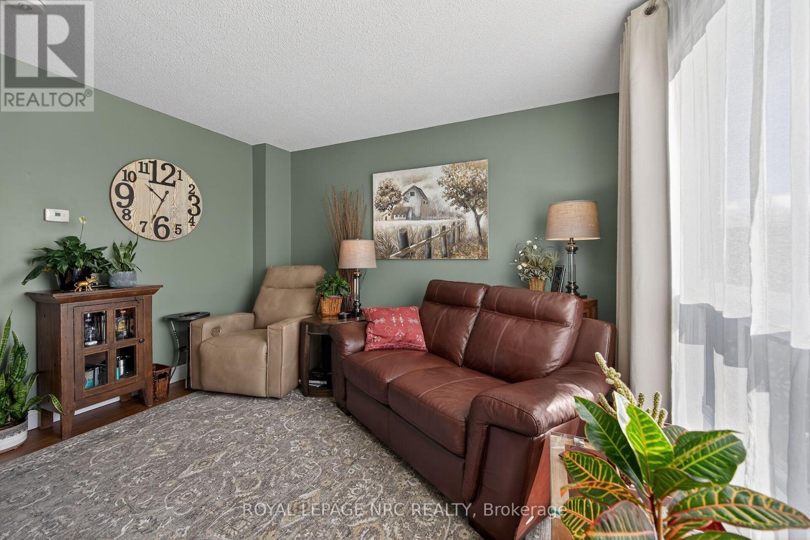 












527 MAIN STREET E

,
Haldimand,




Ontario
N1A2Y5

