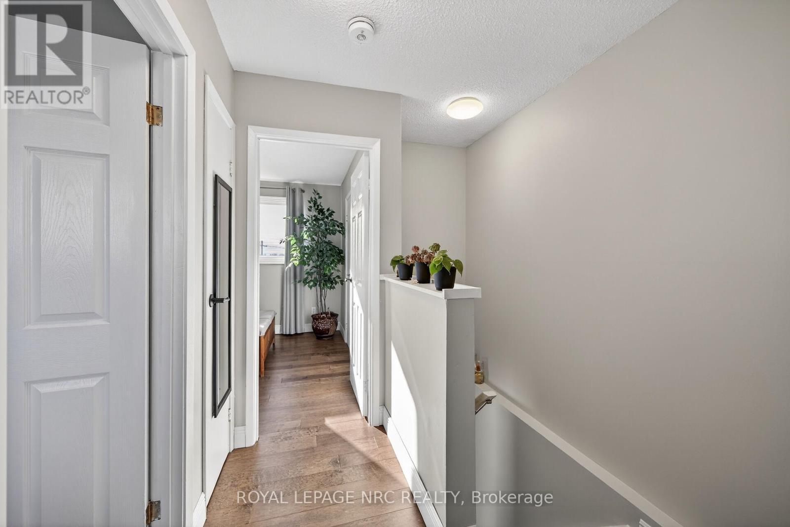 












527 MAIN STREET E

,
Haldimand,




Ontario
N1A2Y5

