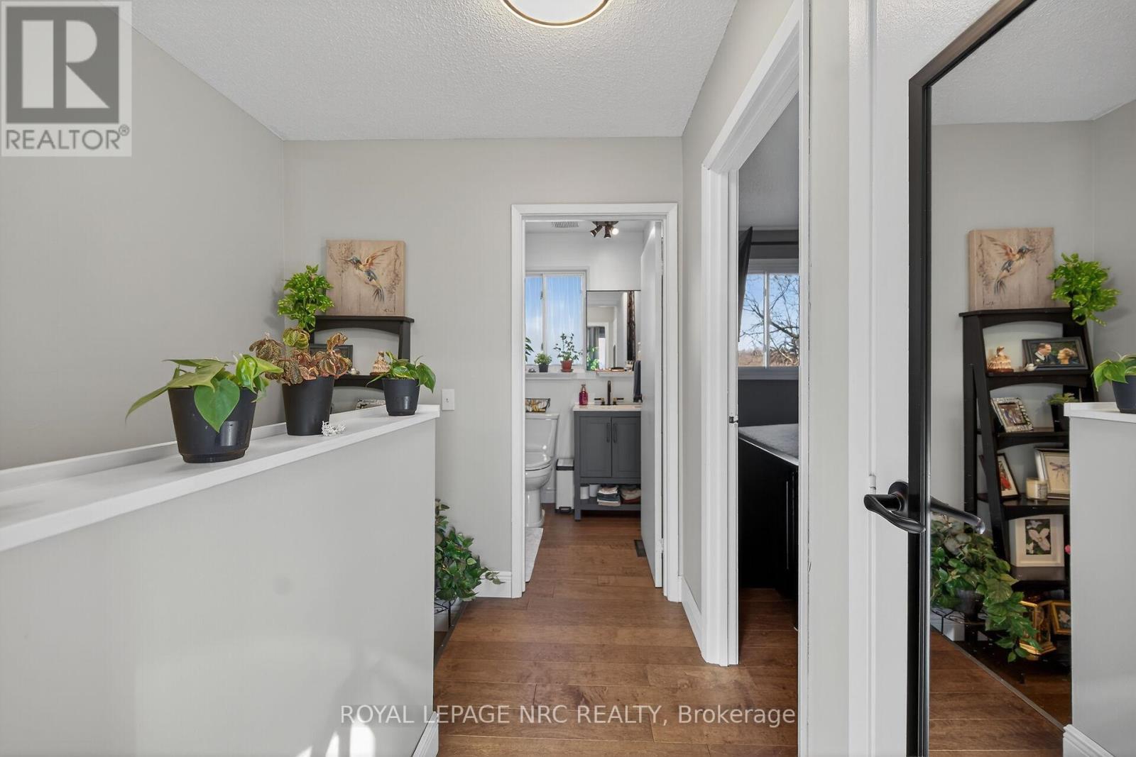 












527 MAIN STREET E

,
Haldimand,




Ontario
N1A2Y5

