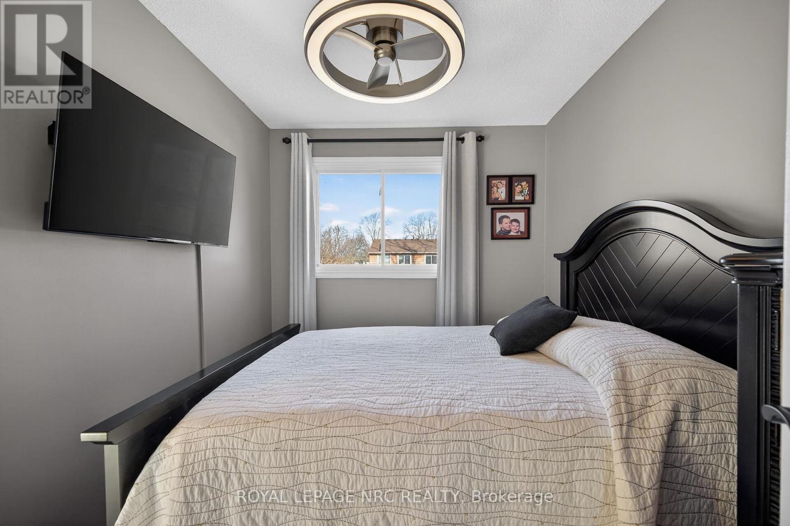 












527 MAIN STREET E

,
Haldimand,




Ontario
N1A2Y5

