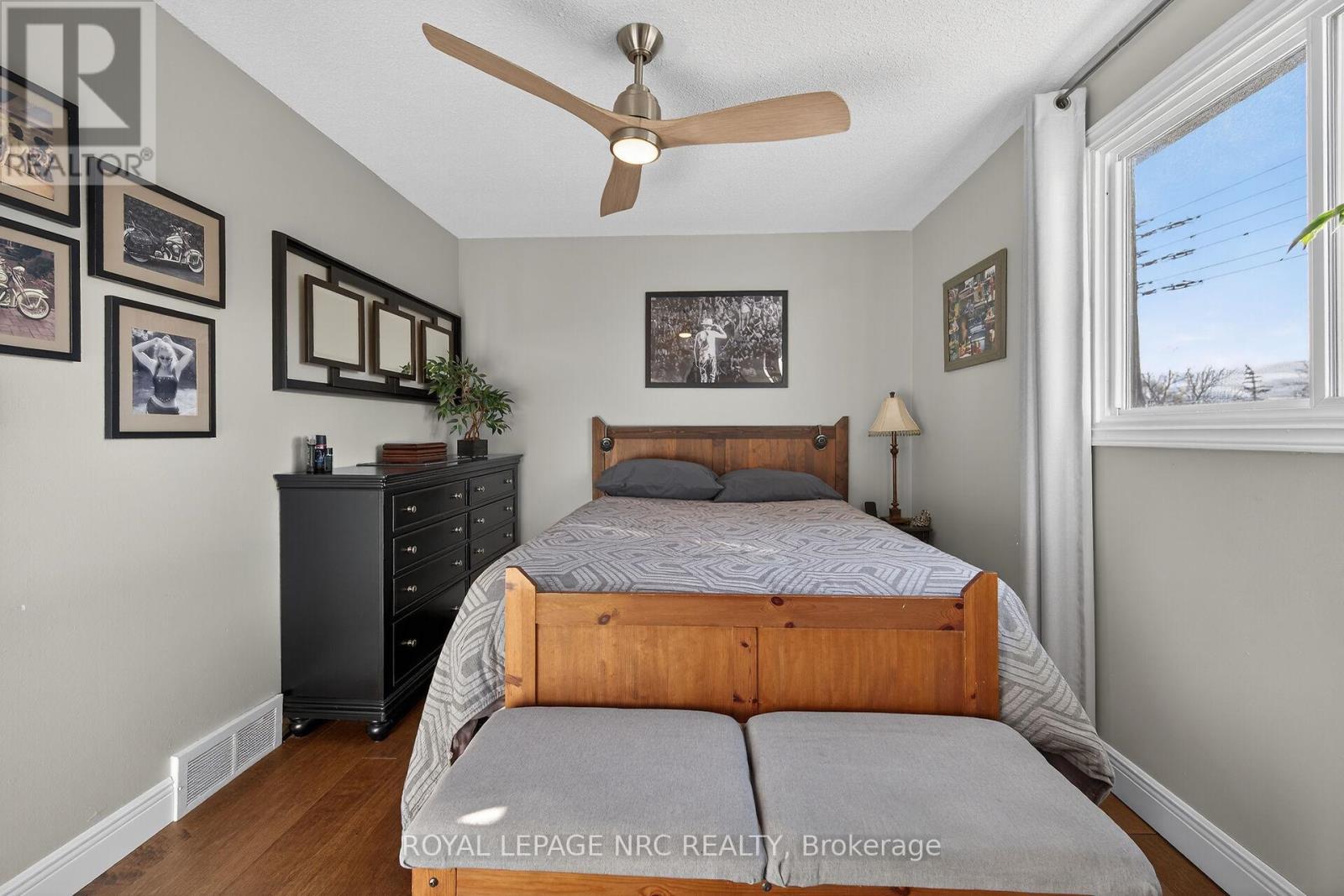 












527 MAIN STREET E

,
Haldimand,




Ontario
N1A2Y5

