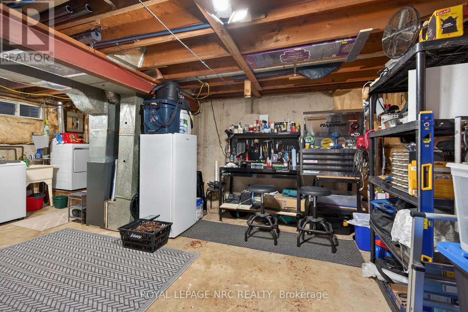 












527 MAIN STREET E

,
Haldimand,




Ontario
N1A2Y5

