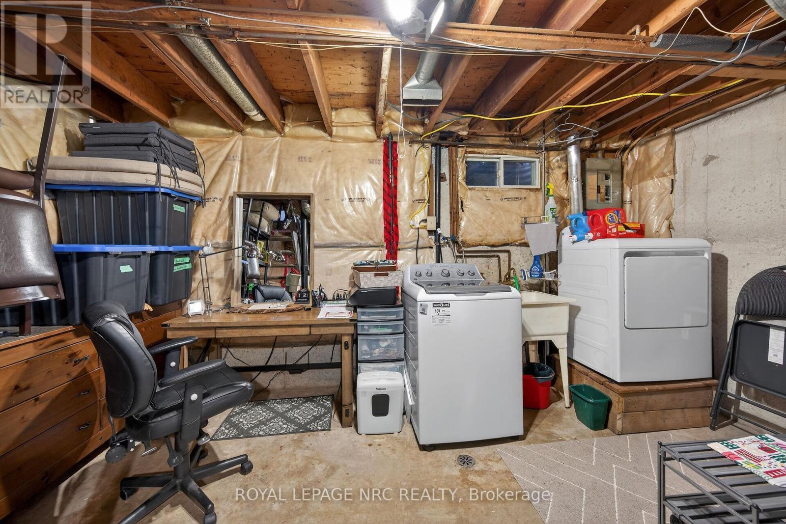 












527 MAIN STREET E

,
Haldimand,




Ontario
N1A2Y5

