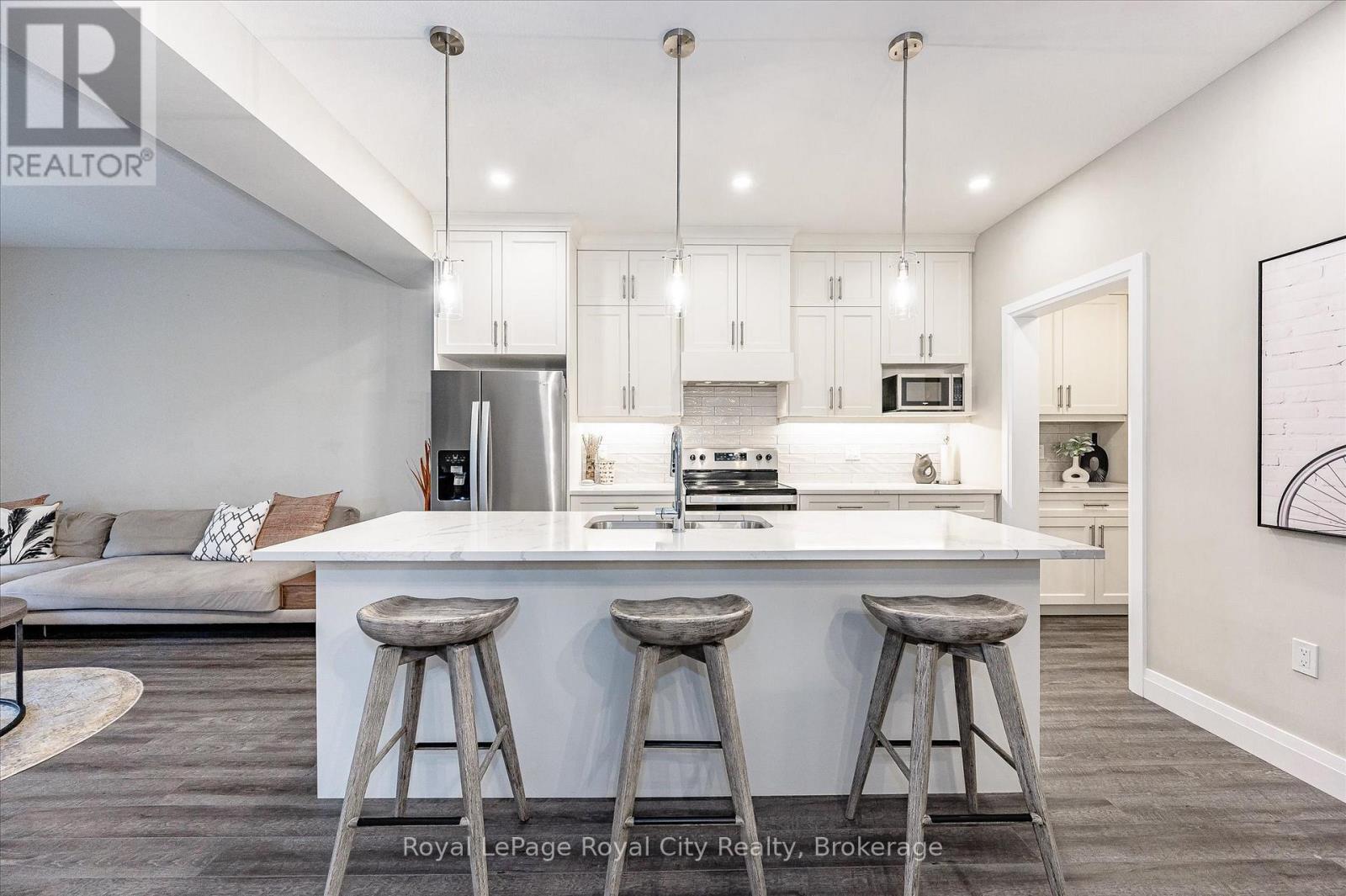 












3 - 35 WIDEMAN BOULEVARD

,
Guelph (Victoria North),




Ontario
N1E0J2

