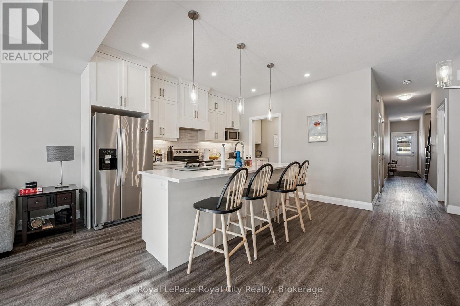 












3 - 35 WIDEMAN BOULEVARD

,
Guelph (Victoria North),




Ontario
N1E0J2

