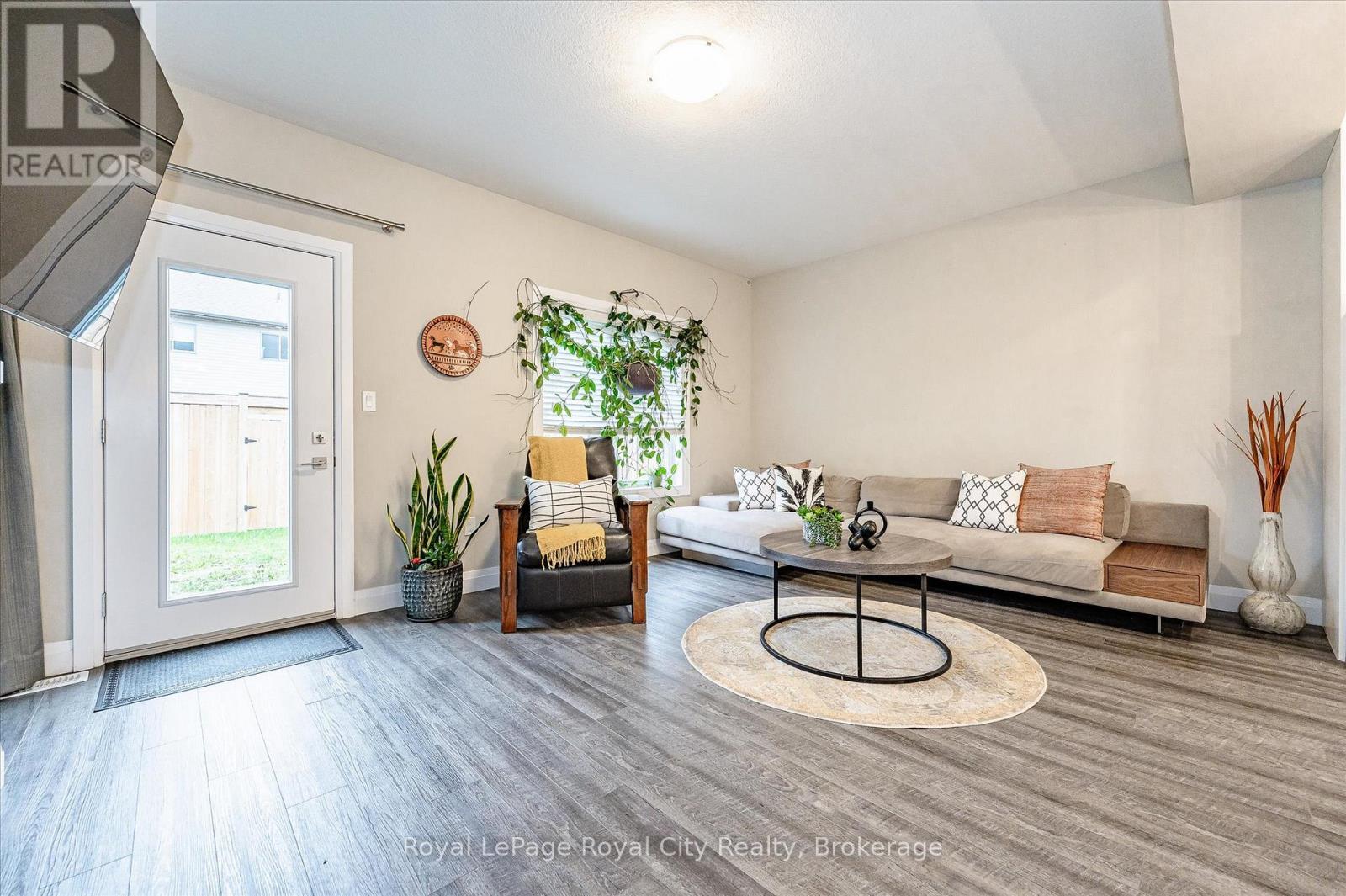 












3 - 35 WIDEMAN BOULEVARD

,
Guelph (Victoria North),




Ontario
N1E0J2

