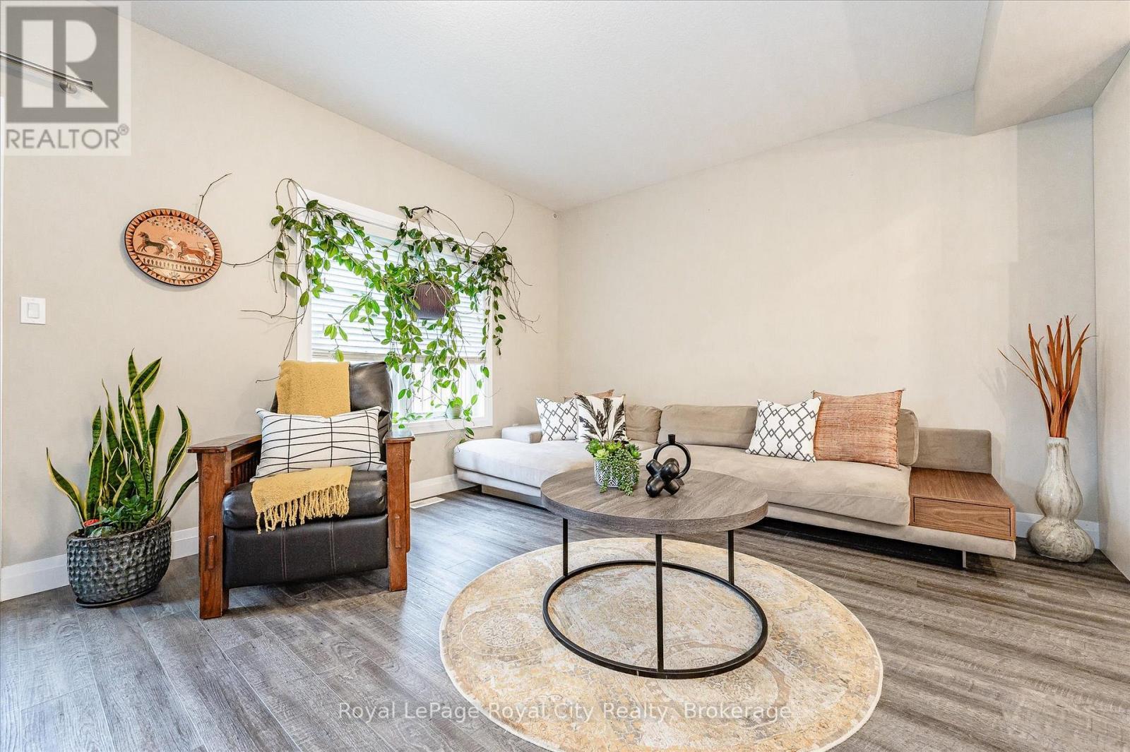 












3 - 35 WIDEMAN BOULEVARD

,
Guelph (Victoria North),




Ontario
N1E0J2

