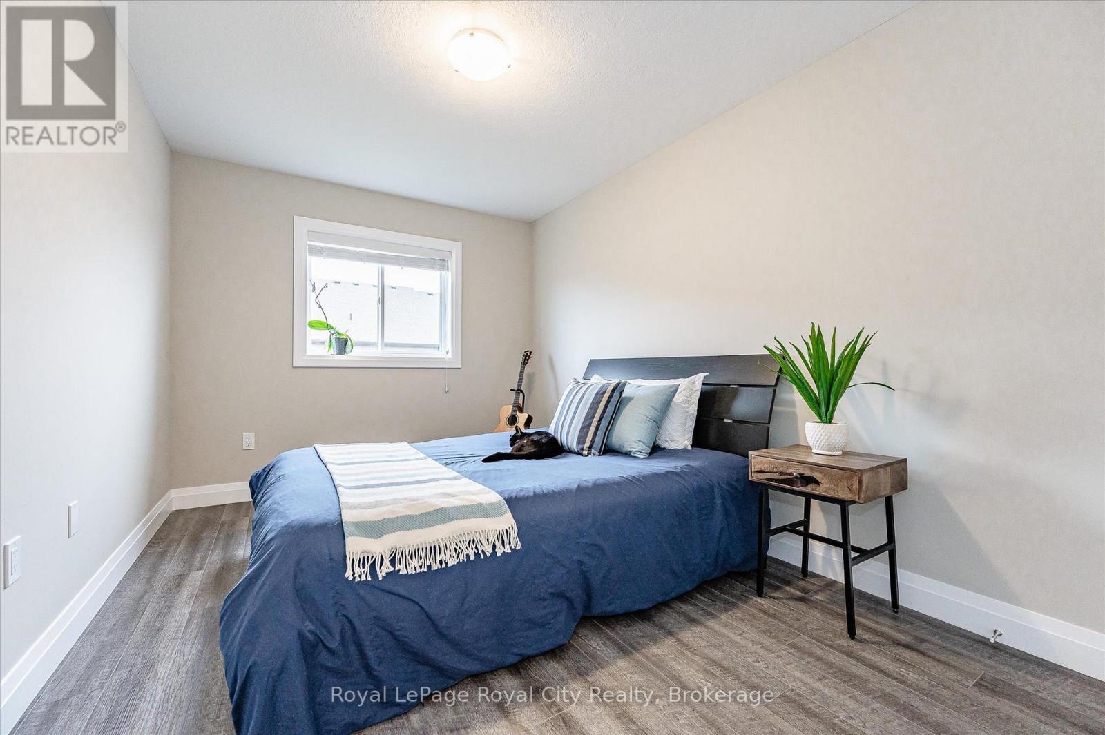 












3 - 35 WIDEMAN BOULEVARD

,
Guelph (Victoria North),




Ontario
N1E0J2

