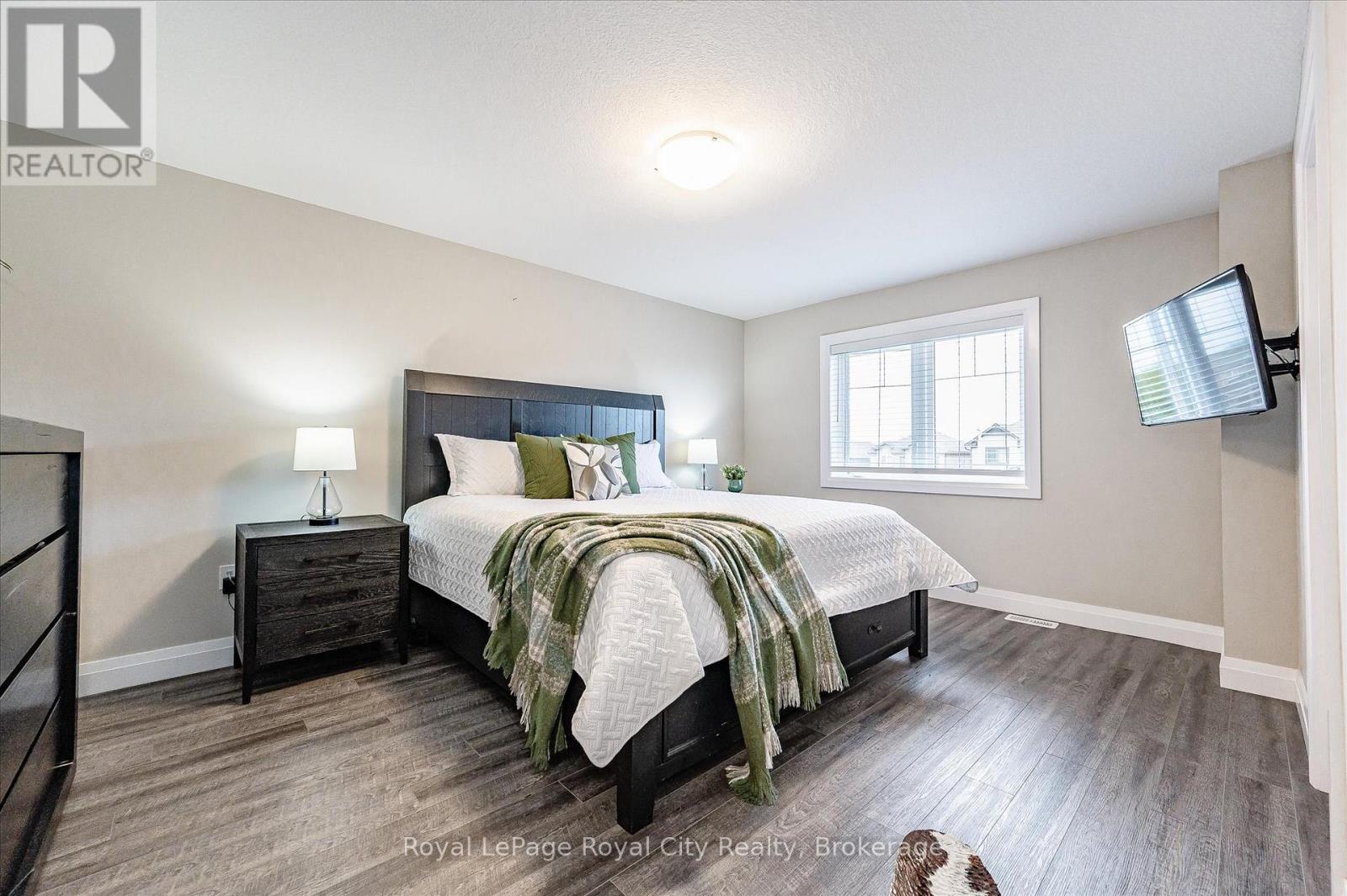 












3 - 35 WIDEMAN BOULEVARD

,
Guelph (Victoria North),




Ontario
N1E0J2

