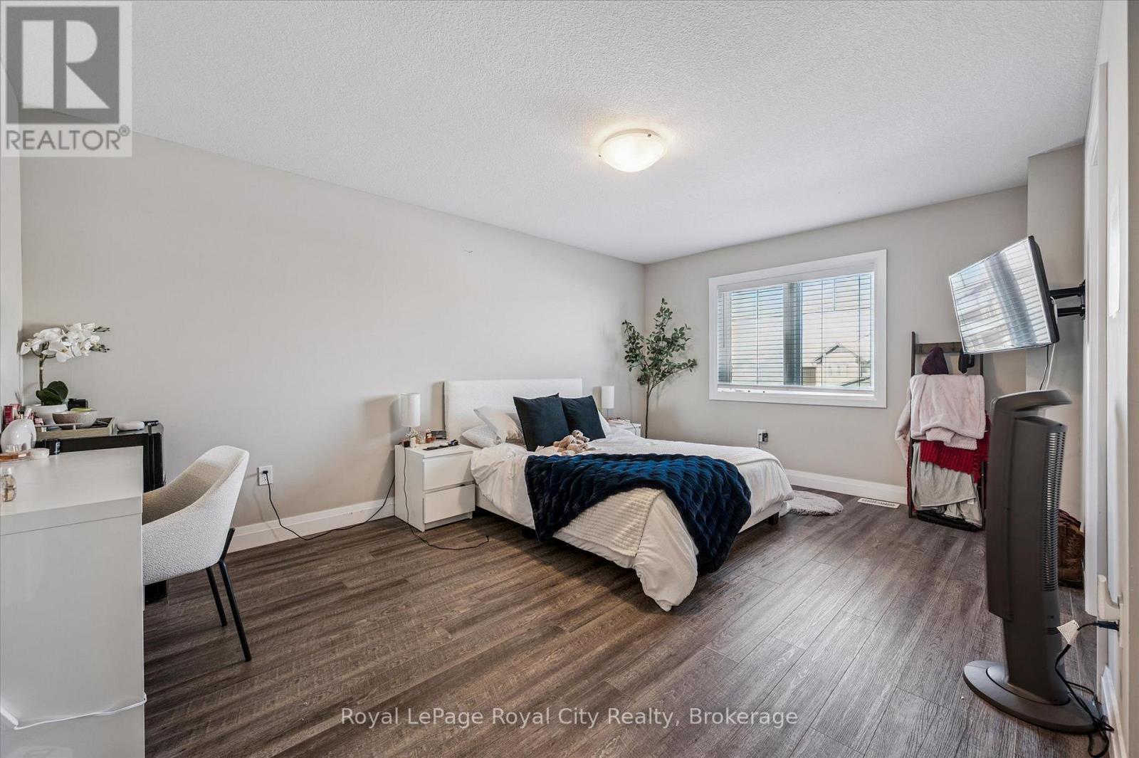 












3 - 35 WIDEMAN BOULEVARD

,
Guelph (Victoria North),




Ontario
N1E0J2

