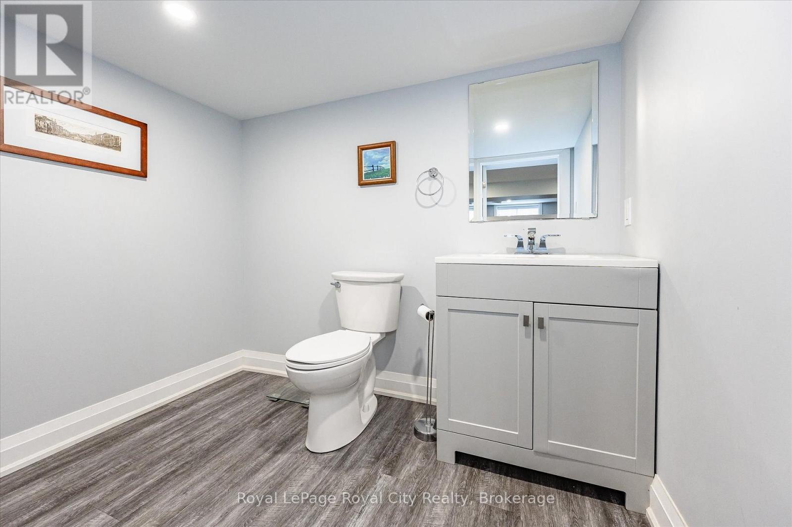 












3 - 35 WIDEMAN BOULEVARD

,
Guelph (Victoria North),




Ontario
N1E0J2

