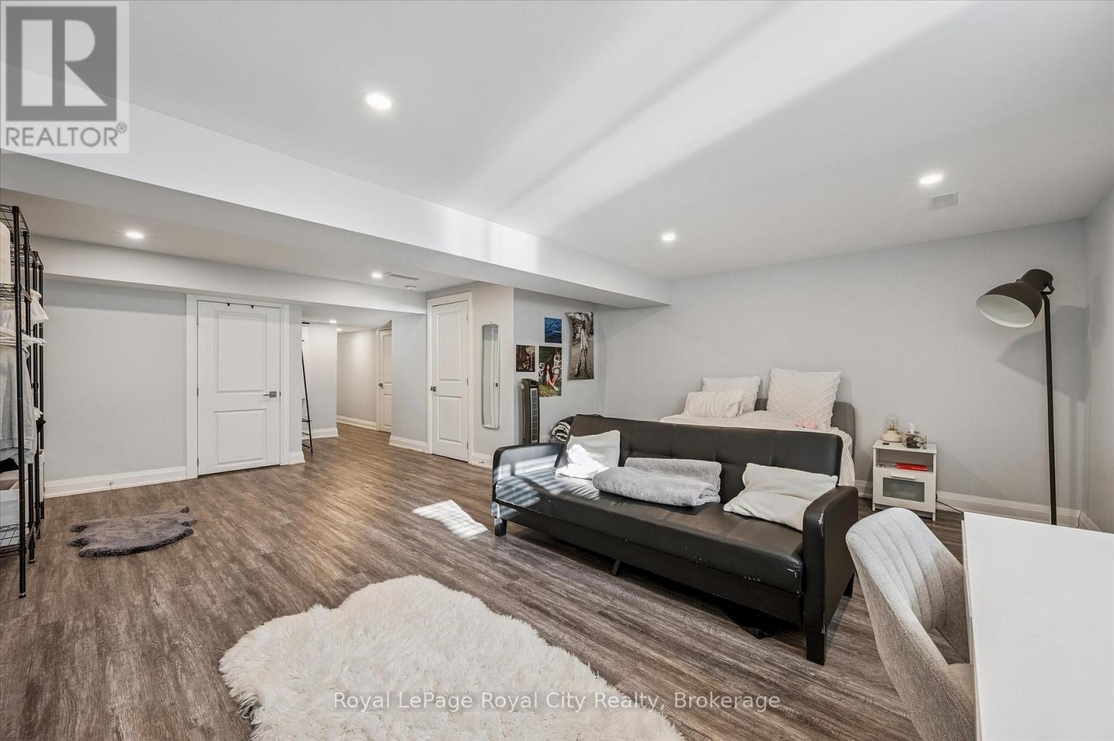 












3 - 35 WIDEMAN BOULEVARD

,
Guelph (Victoria North),




Ontario
N1E0J2

