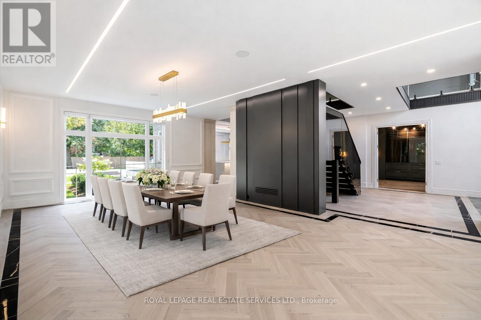 












2014 LAKESHORE ROAD W

,
Oakville,




Ontario
L6L1G7

