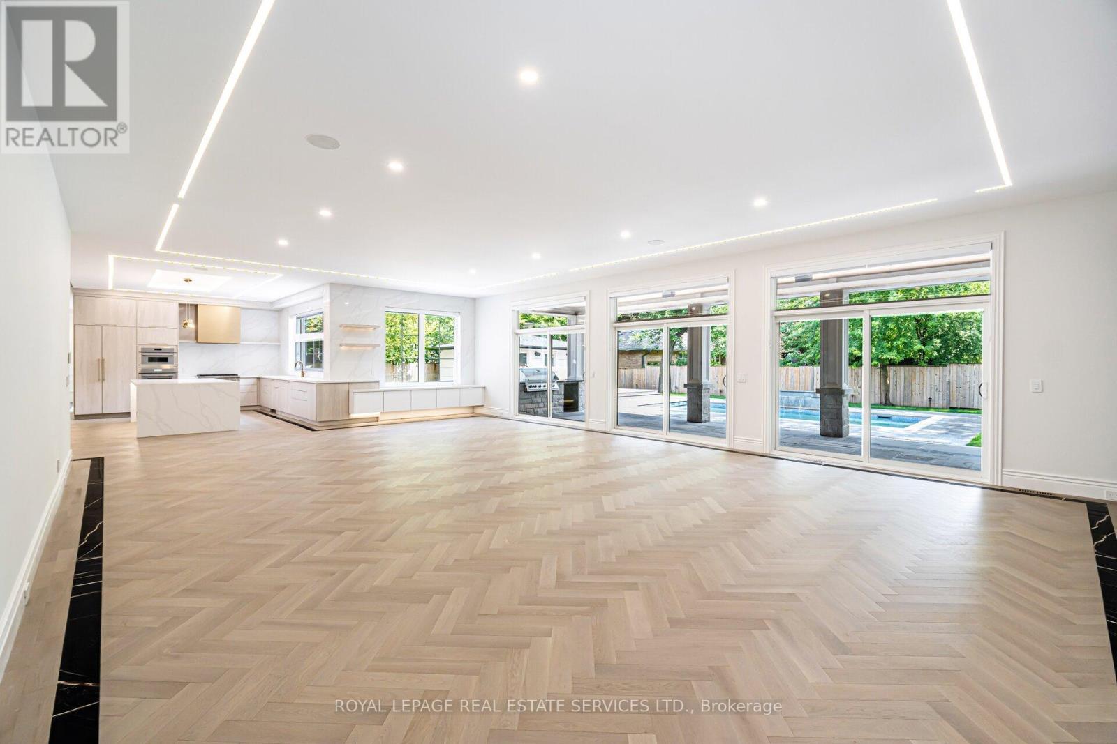 












2014 LAKESHORE ROAD W

,
Oakville,




Ontario
L6L1G7

