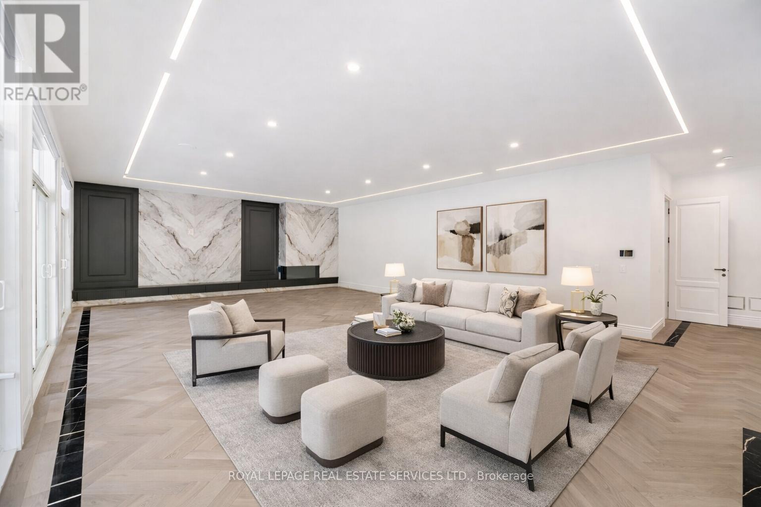












2014 LAKESHORE ROAD W

,
Oakville,




Ontario
L6L1G7

