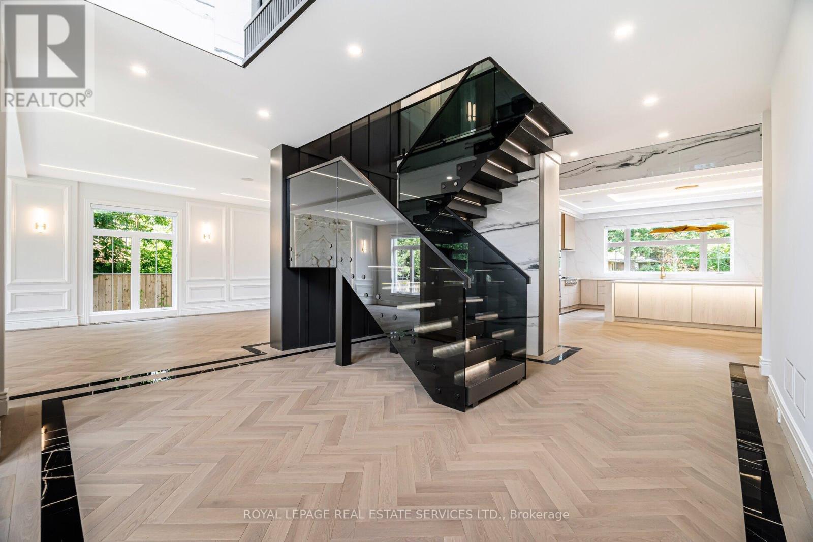 












2014 LAKESHORE ROAD W

,
Oakville,




Ontario
L6L1G7

