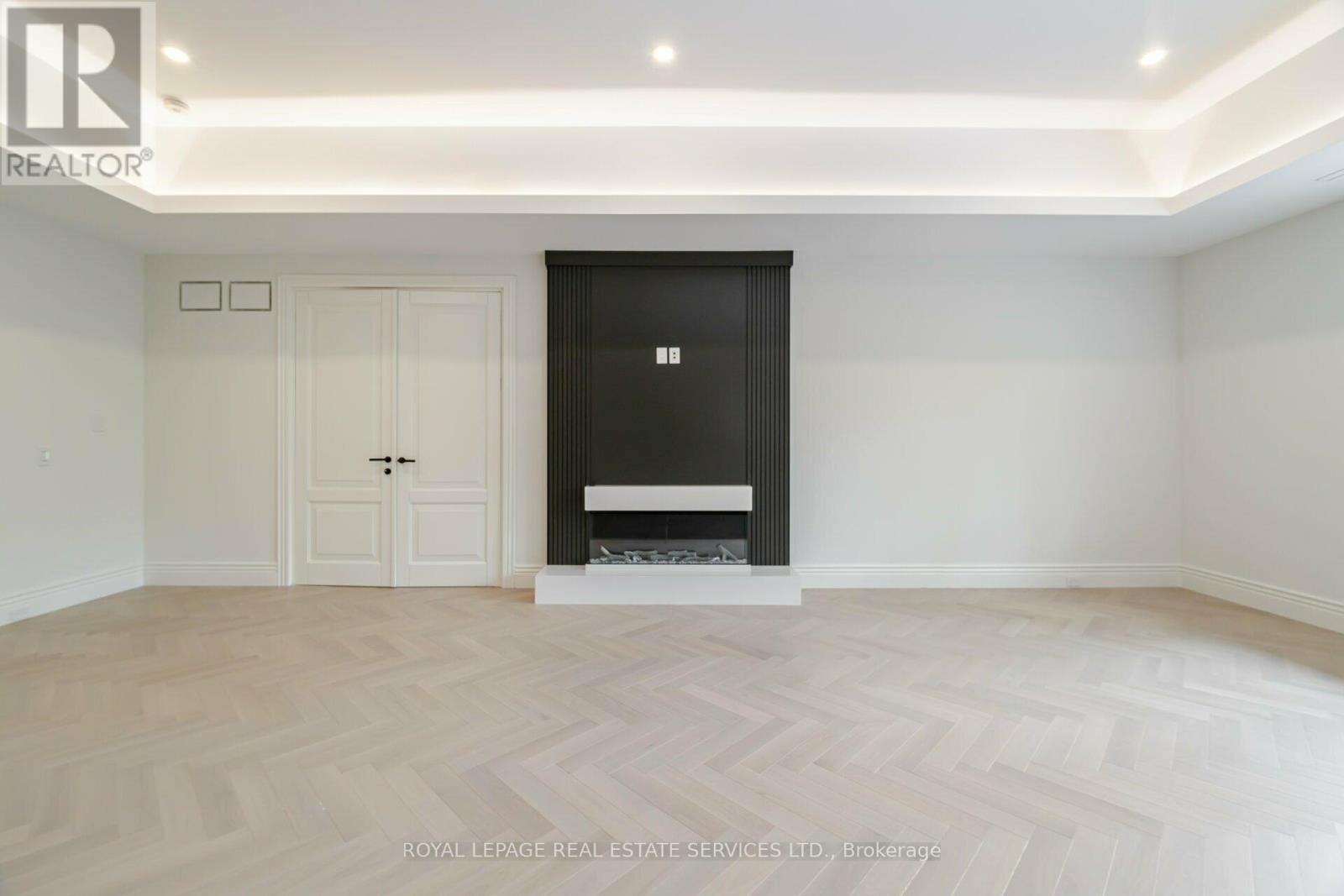 












2014 LAKESHORE ROAD W

,
Oakville,




Ontario
L6L1G7


