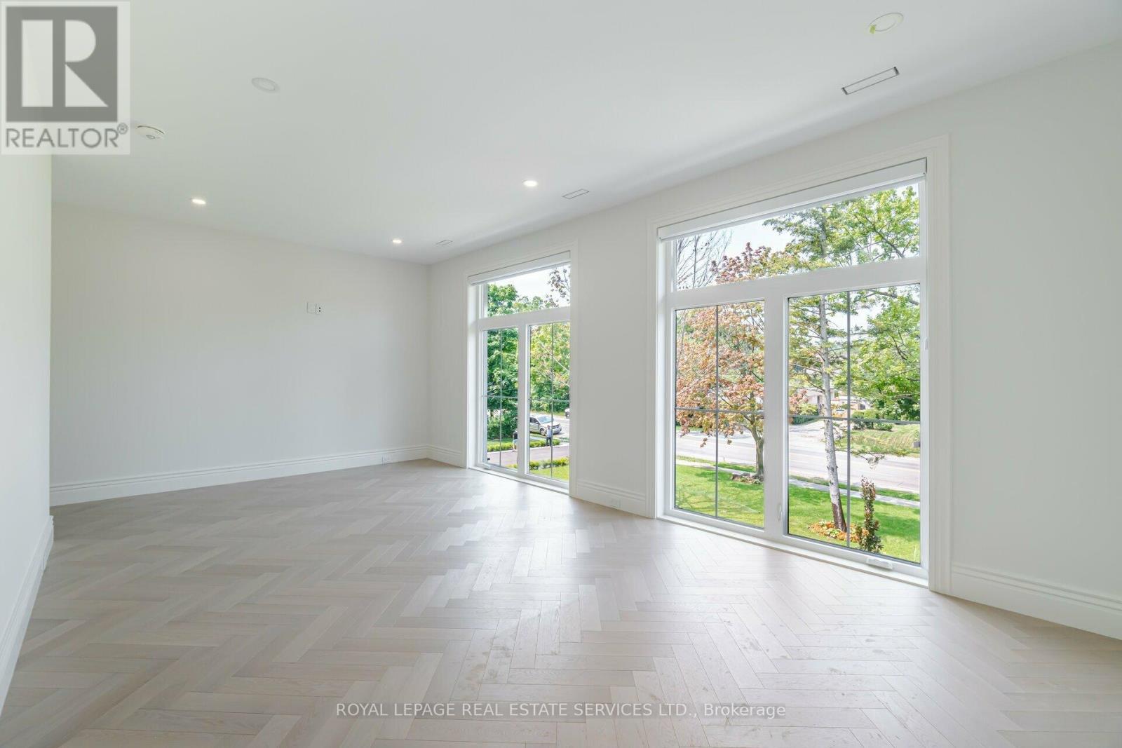 












2014 LAKESHORE ROAD W

,
Oakville,




Ontario
L6L1G7

