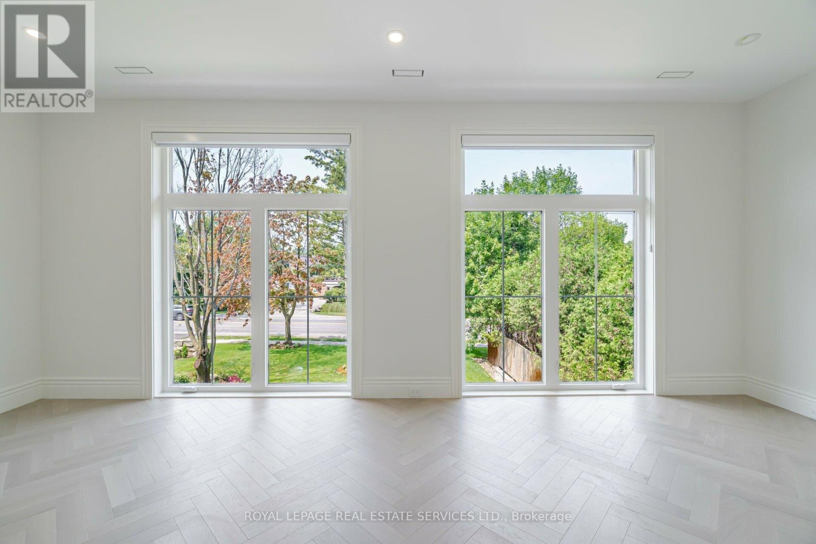 












2014 LAKESHORE ROAD W

,
Oakville,




Ontario
L6L1G7

