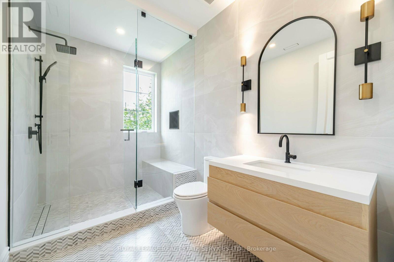 












2014 LAKESHORE ROAD W

,
Oakville,




Ontario
L6L1G7


