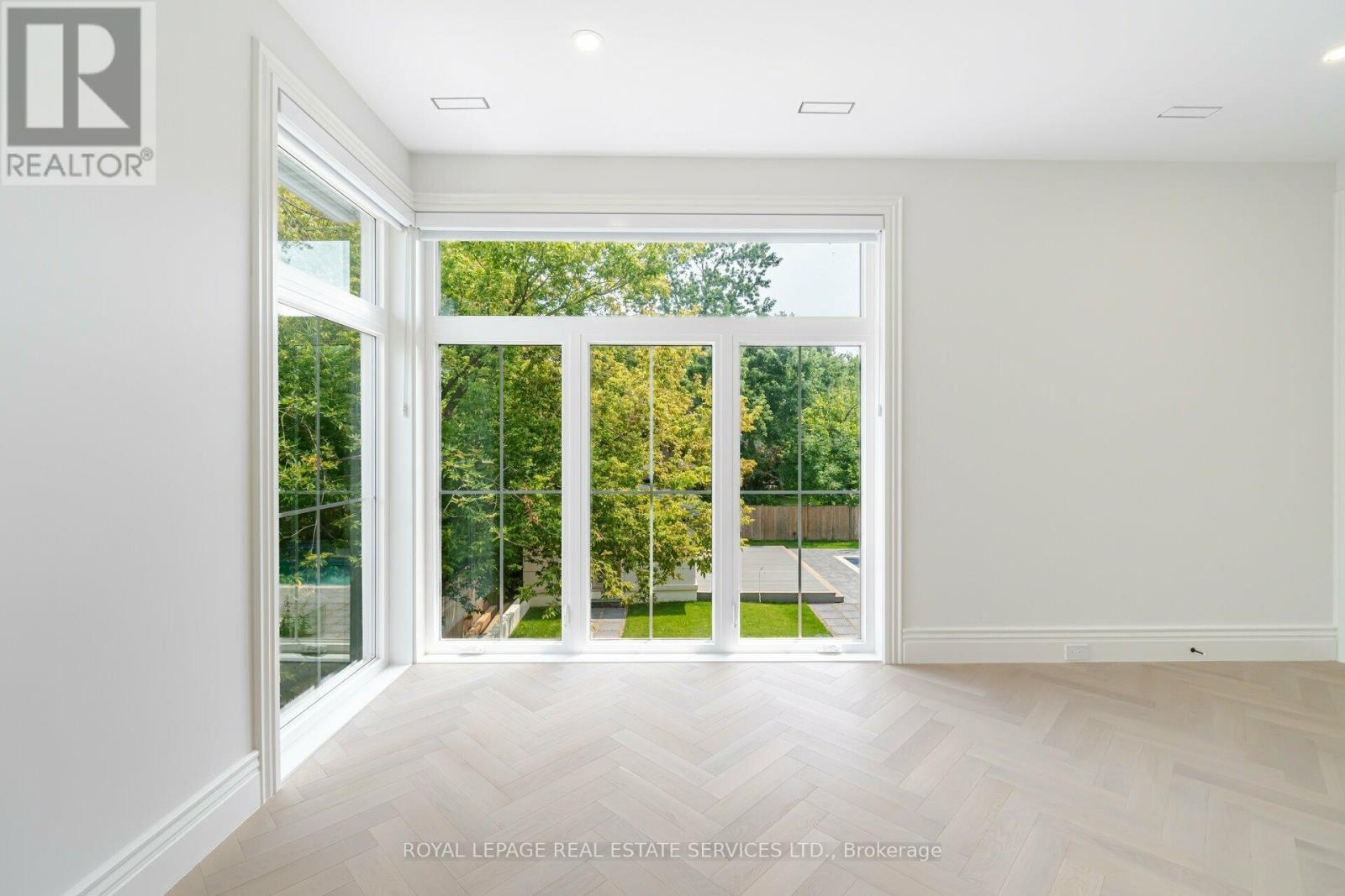 












2014 LAKESHORE ROAD W

,
Oakville,




Ontario
L6L1G7

