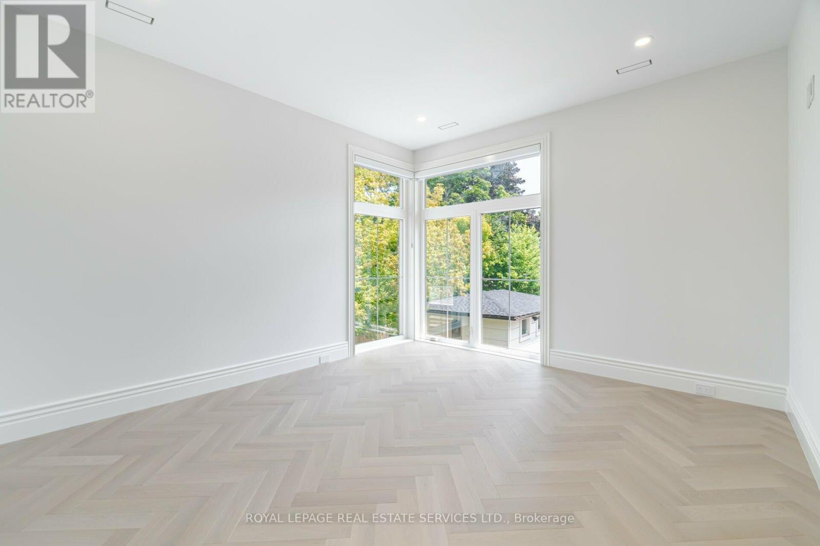 












2014 LAKESHORE ROAD W

,
Oakville,




Ontario
L6L1G7

