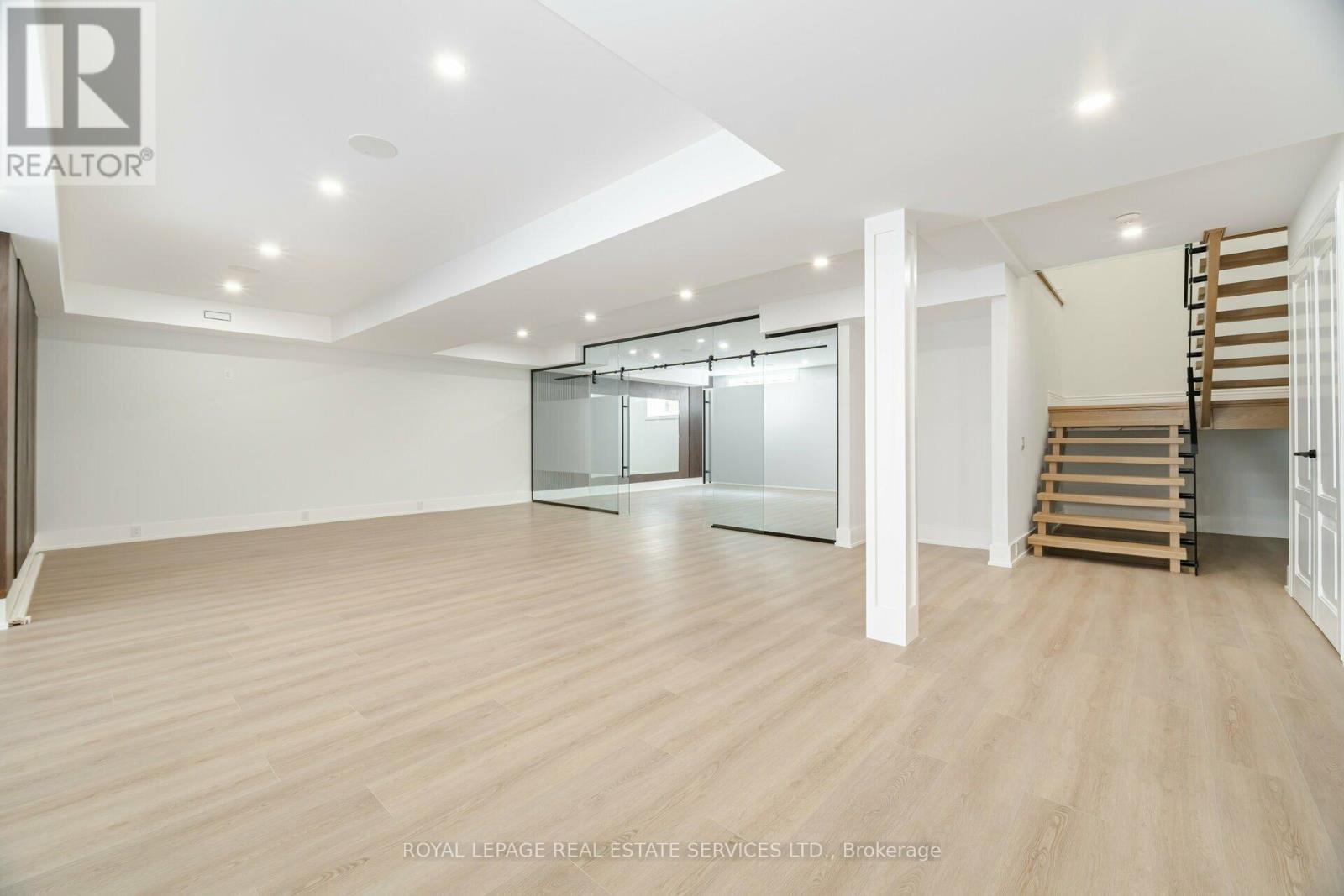












2014 LAKESHORE ROAD W

,
Oakville,




Ontario
L6L1G7


