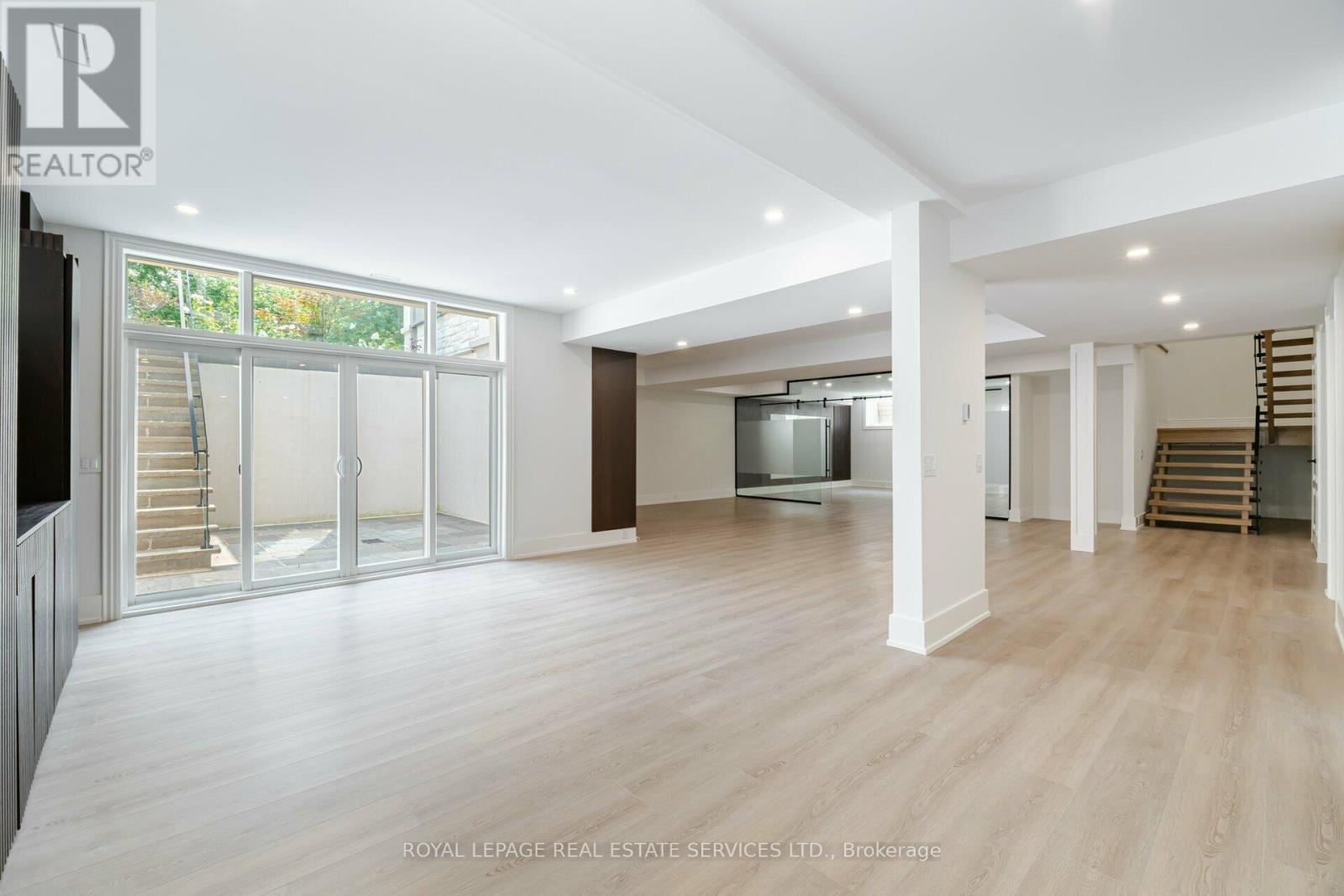 












2014 LAKESHORE ROAD W

,
Oakville,




Ontario
L6L1G7

