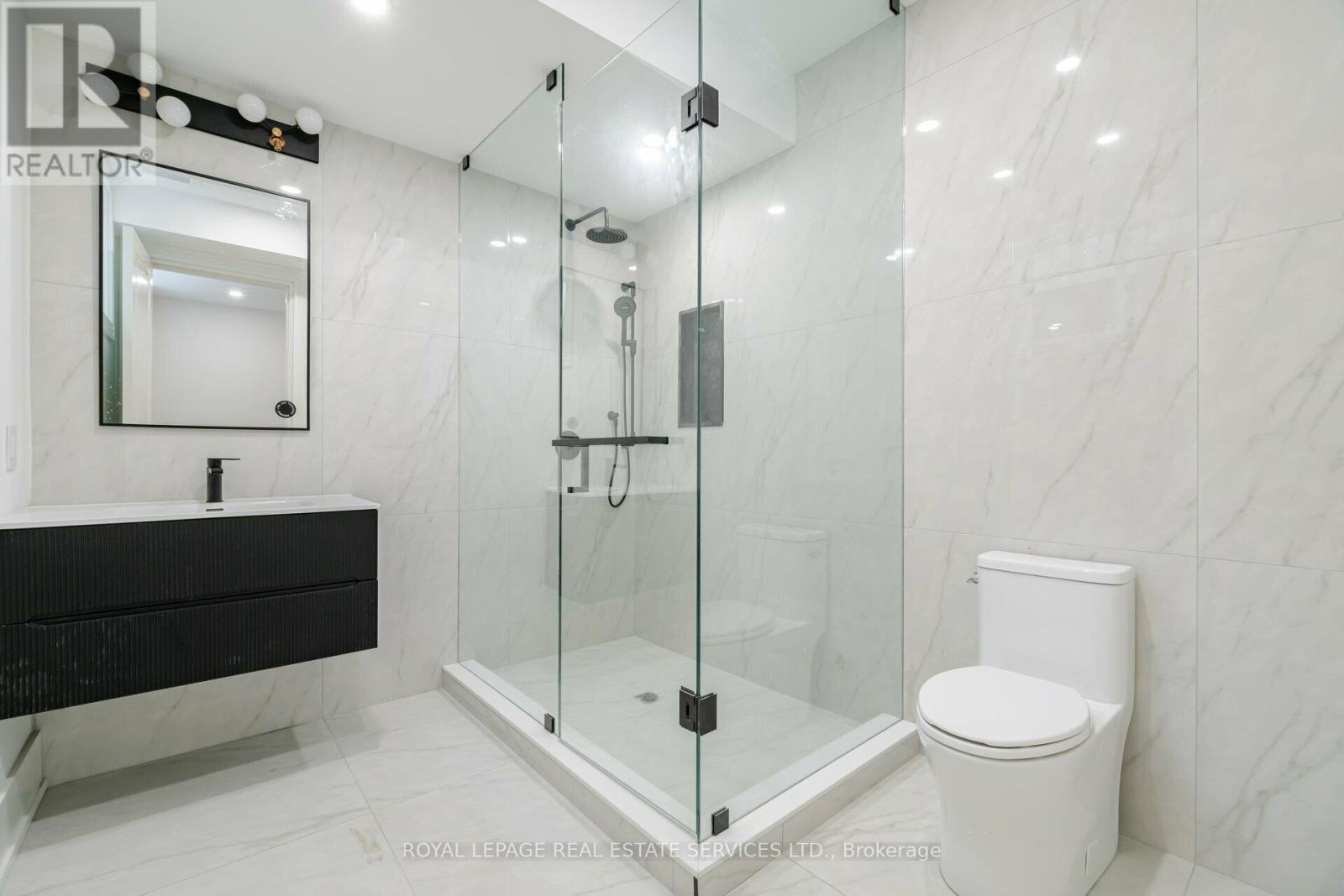 












2014 LAKESHORE ROAD W

,
Oakville,




Ontario
L6L1G7

