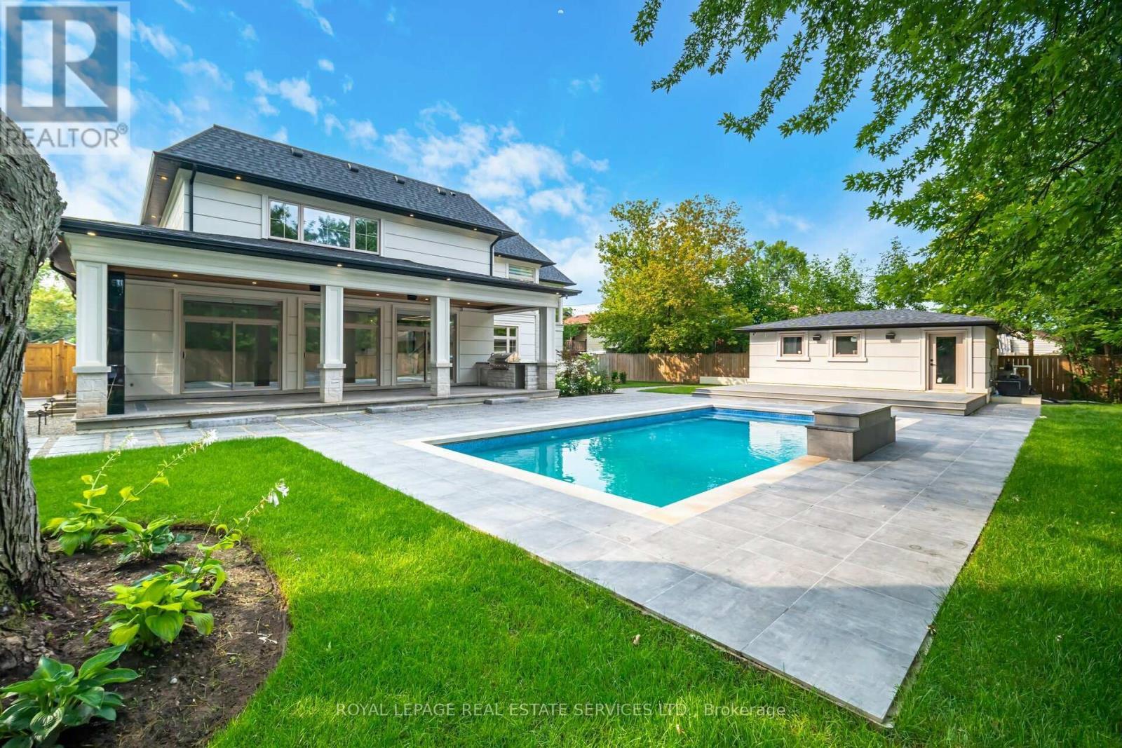 












2014 LAKESHORE ROAD W

,
Oakville,




Ontario
L6L1G7

