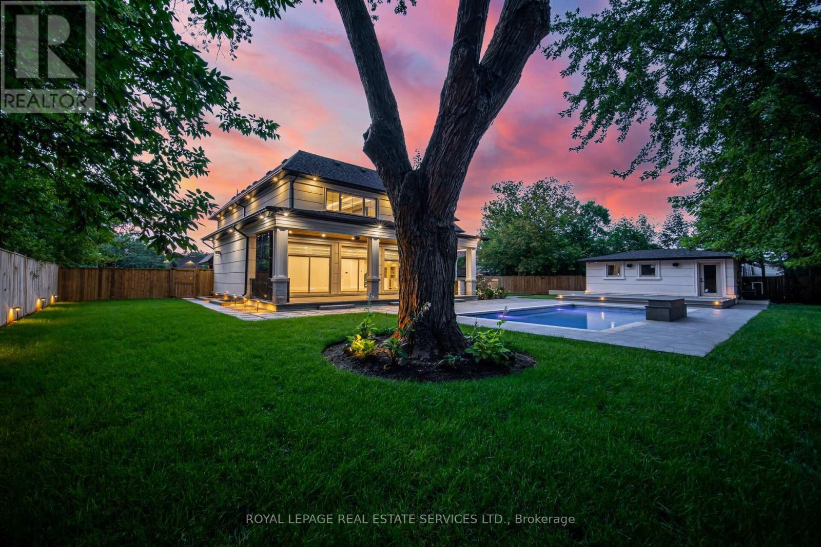 












2014 LAKESHORE ROAD W

,
Oakville,




Ontario
L6L1G7

