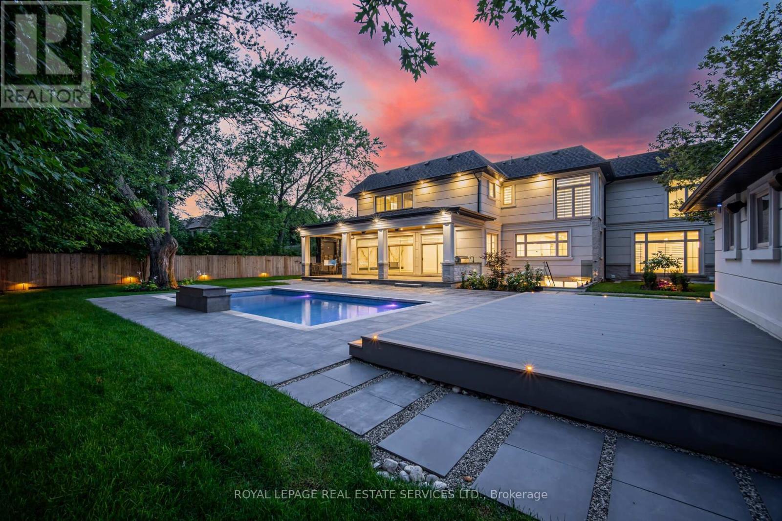 












2014 LAKESHORE ROAD W

,
Oakville,




Ontario
L6L1G7

