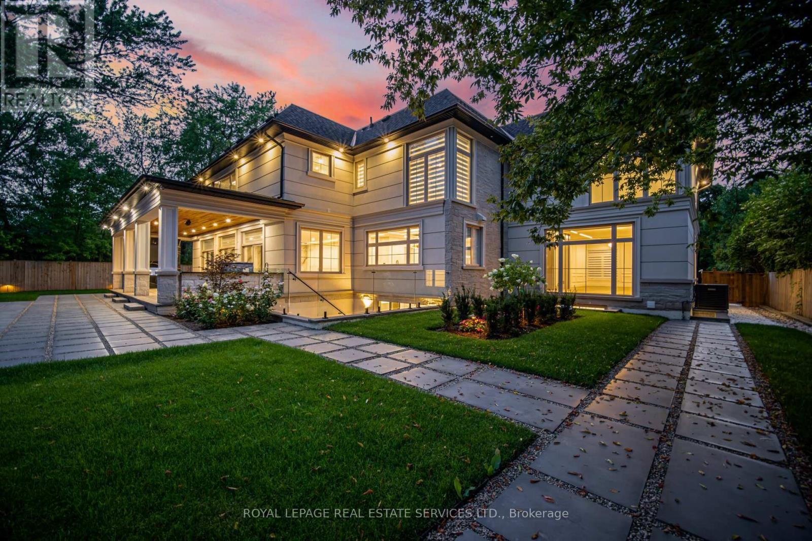 












2014 LAKESHORE ROAD W

,
Oakville,




Ontario
L6L1G7

