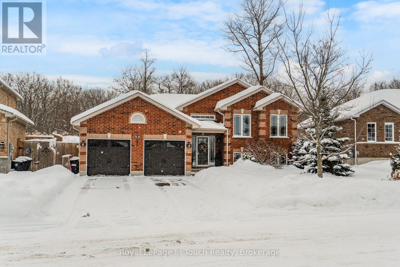 












13 HUNTER AVENUE

,
Tay (Victoria Harbour),




Ontario
L0K2A0

