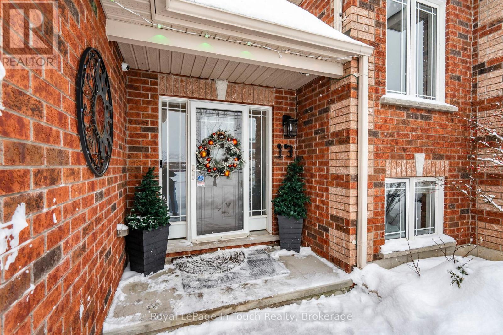 












13 HUNTER AVENUE

,
Tay (Victoria Harbour),




Ontario
L0K2A0

