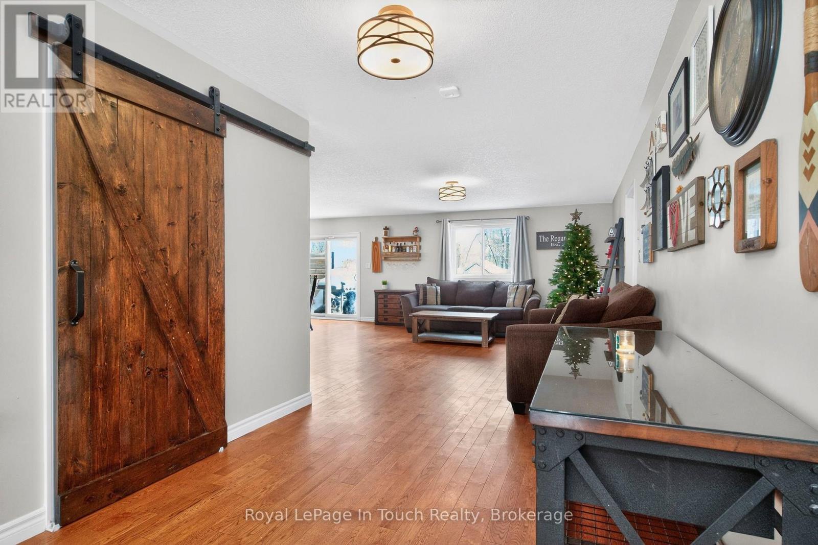 












13 HUNTER AVENUE

,
Tay (Victoria Harbour),




Ontario
L0K2A0

