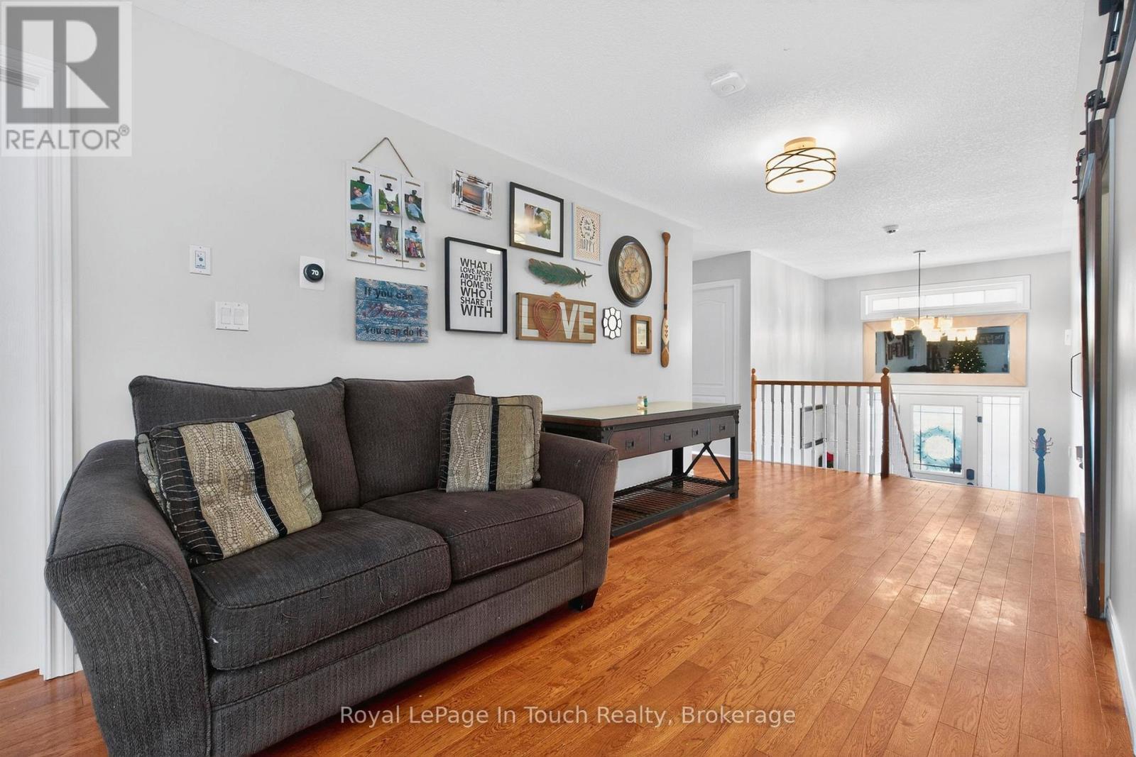 












13 HUNTER AVENUE

,
Tay (Victoria Harbour),




Ontario
L0K2A0

