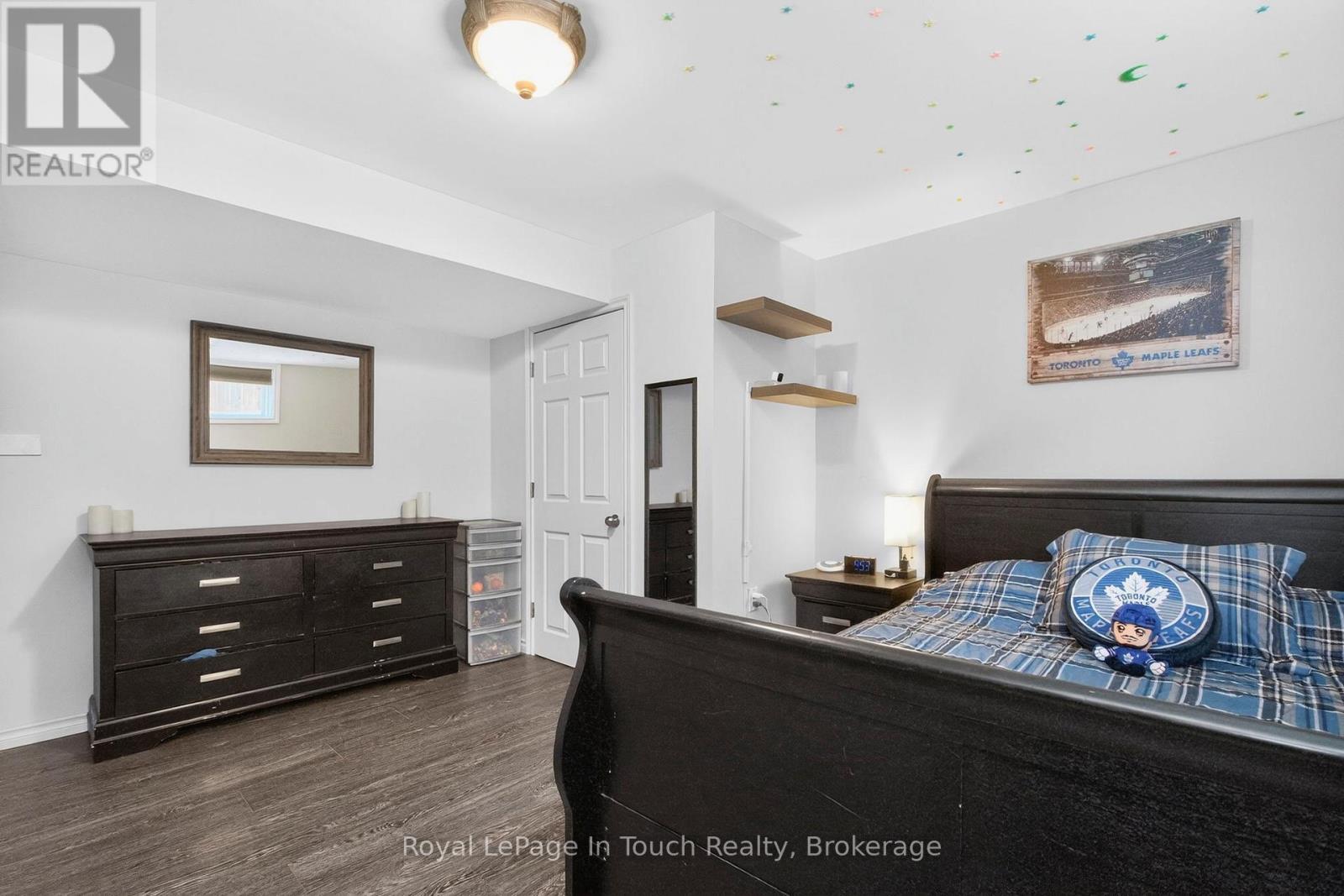 












13 HUNTER AVENUE

,
Tay (Victoria Harbour),




Ontario
L0K2A0

