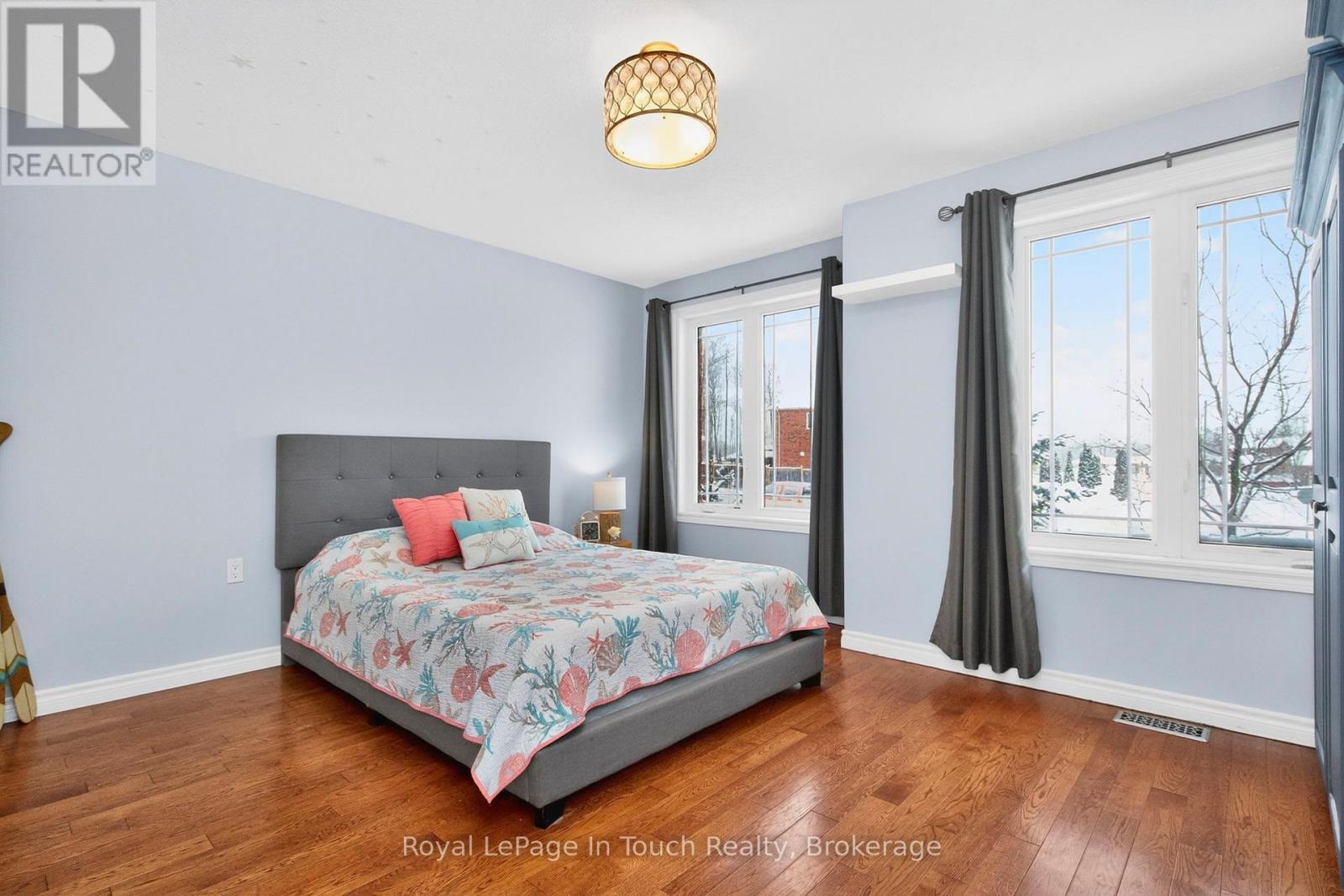 












13 HUNTER AVENUE

,
Tay (Victoria Harbour),




Ontario
L0K2A0

