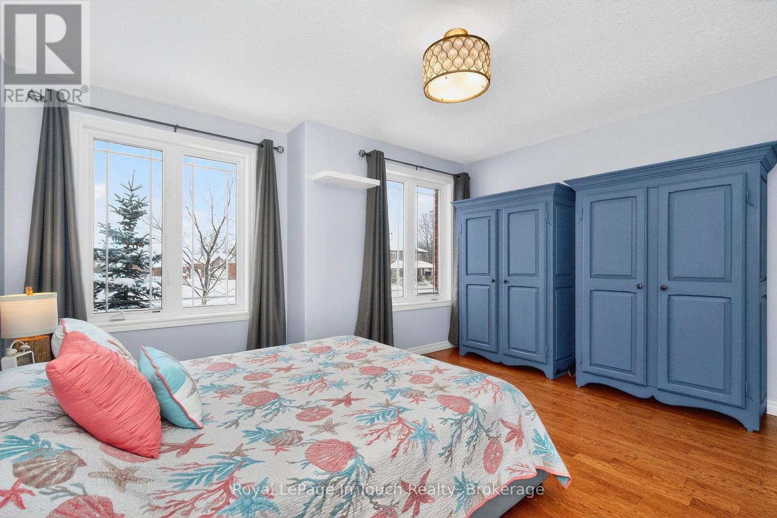 












13 HUNTER AVENUE

,
Tay (Victoria Harbour),




Ontario
L0K2A0

