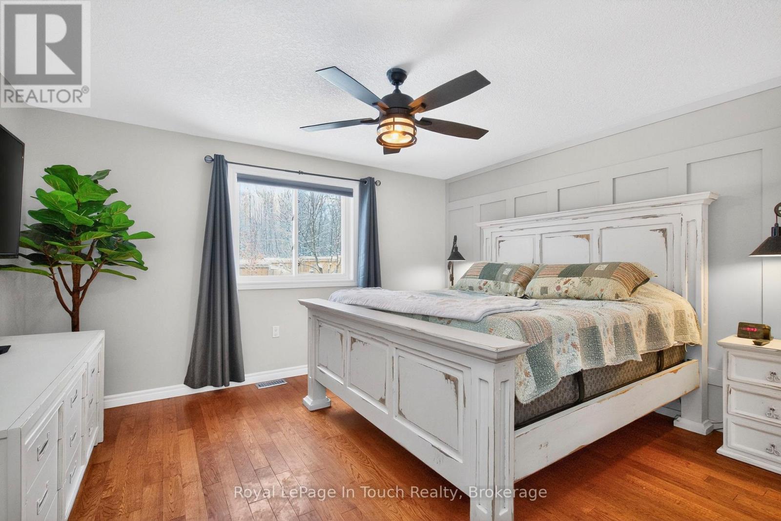 












13 HUNTER AVENUE

,
Tay (Victoria Harbour),




Ontario
L0K2A0

